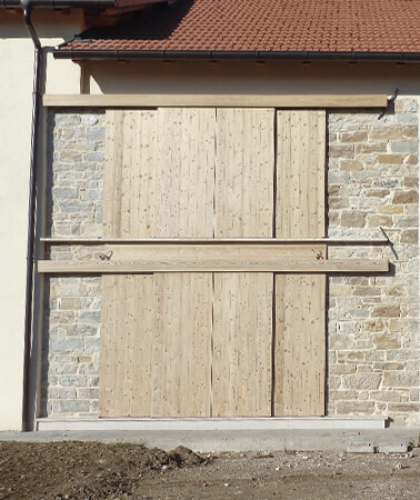 Scuri e balconi in legno