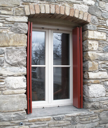 Scuri e balconi in legno