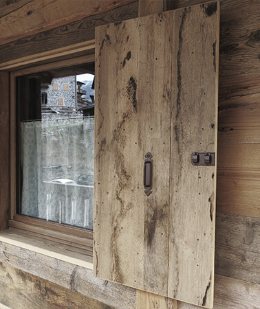 Scuri e balconi in legno