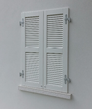 Scuri e balconi in legno